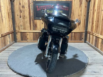 2015 Harley-Davidson Road Glide Special — engine compartment view
