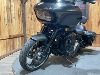 2016 Harley-Davidson Road Glide Special — interior view