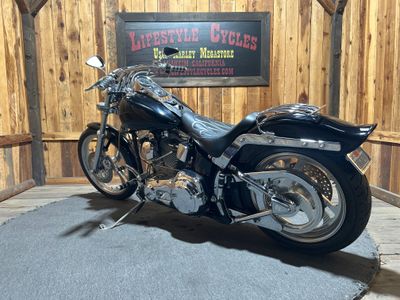 2002 Harley-Davidson FXST/FXSTI Softail Standard FXSTFXSTISOFTAILSTANDARD in Vivid Black — front three-quarter view