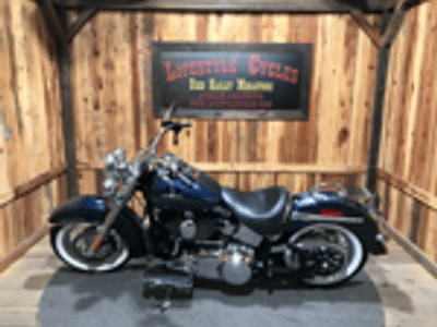 2016 Harley-Davidson Softail Deluxe — engine compartment view