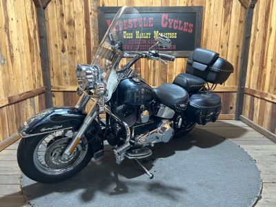 2006 Harley-Davidson Heritage Softail Classic HERITAGESOFTAILCLASSIC in Vivid Black — front three-quarter view