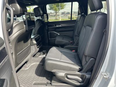 2024 Jeep Wagoneer - Photo 12