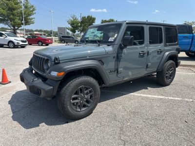 2025 Jeep Wrangler - Photo 11