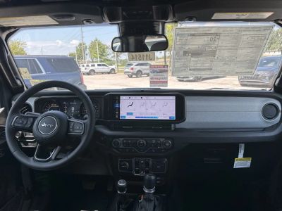 2025 Jeep Wrangler - Photo 12