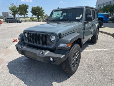 2025 Jeep Wrangler - Photo 6