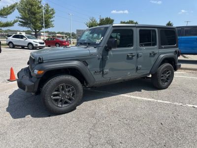2025 Jeep Wrangler - Photo 10