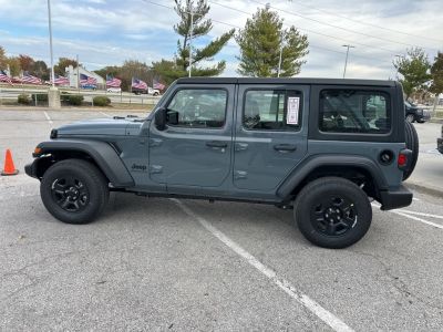 2026 Jeep Wrangler - Photo 18