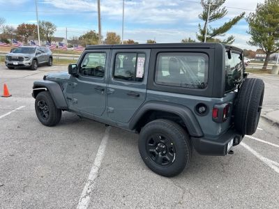 2026 Jeep Wrangler - Photo 21