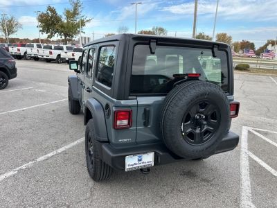 2026 Jeep Wrangler - Photo 24