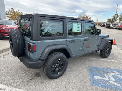 2026 Jeep Wrangler - Photo 30