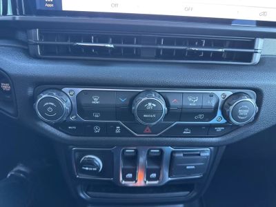 2026 Jeep Wrangler - Photo 14