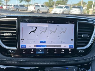 2026 Chrysler Pacifica — photo 14 view