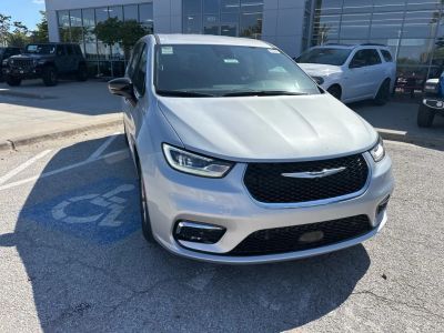 2026 Chrysler Pacifica — engine compartment view
