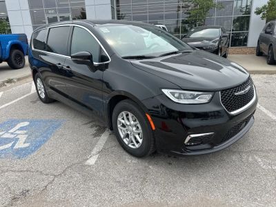 2026 Chrysler Pacifica — side profile view