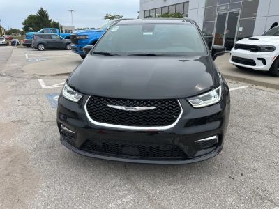2026 Chrysler Pacifica — photo 9 view