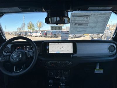 2026 Jeep Wrangler - Photo 12