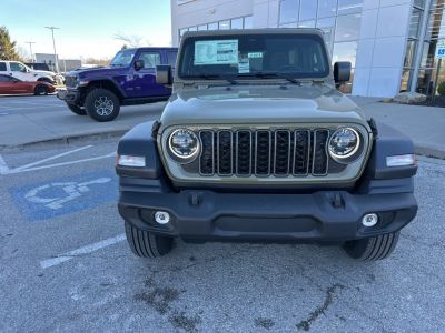 2026 Jeep Wrangler - Photo 8