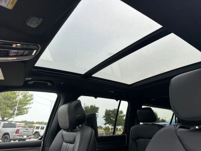 2025 Jeep Wagoneer L - Photo 12