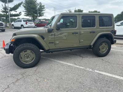 2025 Jeep Wrangler — photo 10 view