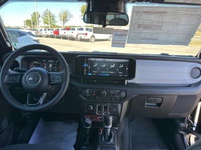 2026 Jeep Wrangler - Photo 12