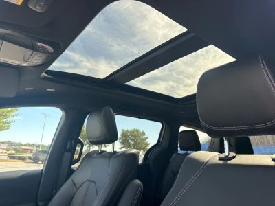 2026 Chrysler Pacifica — photo 12 view