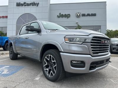2026 RAM 1500 DT6P98 — front three-quarter view