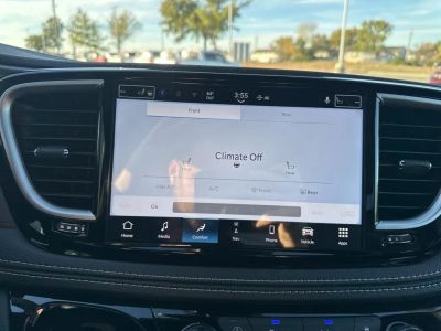 2026 Chrysler Pacifica — photo 13 view