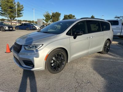 2026 Chrysler Pacifica — photo 10 view