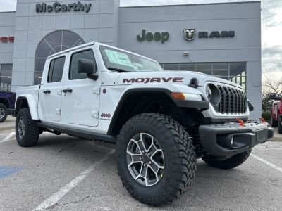 2026 Jeep Gladiator JTJH98 — front three-quarter view