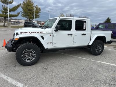 2026 Jeep Gladiator — photo 11 view
