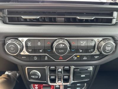 2026 Jeep Gladiator — photo 14 view