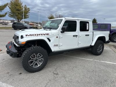2026 Jeep Gladiator — photo 10 view