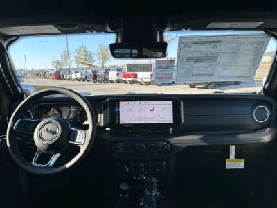 2026 Jeep Wrangler - Photo 13