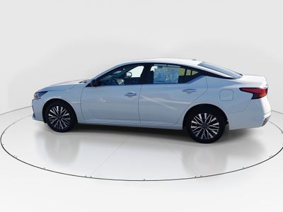 2025 Nissan Altima - Photo 4