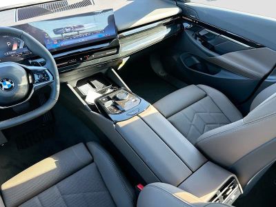 2026 BMW 5 Series — photo 18 view
