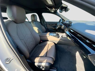 2026 BMW 5 Series — photo 23 view