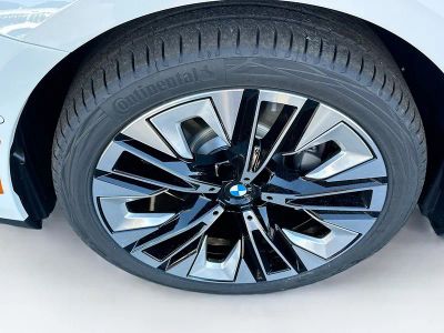 2026 BMW 5 Series — photo 26 view