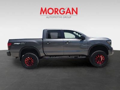 2022 Nissan Titan — photo 9 view