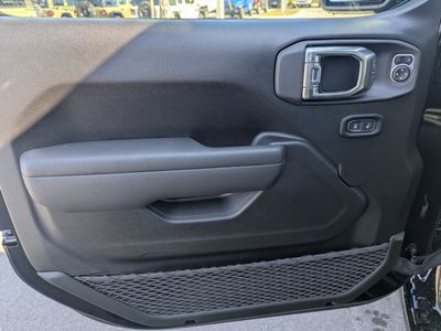 2026 Jeep Gladiator — photo 14 view