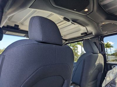 2026 Jeep Gladiator — photo 9 view