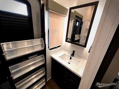 2025 Palomino Columbus - Photo 23