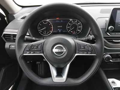 2025 Nissan Altima - Photo 12