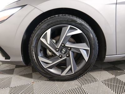 2024 Hyundai Elantra — photo 10 view