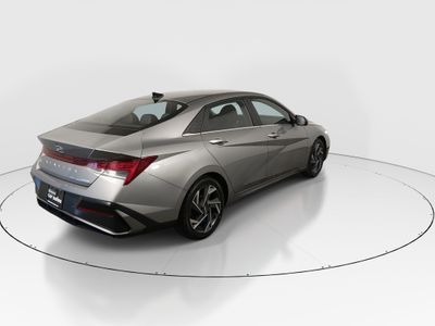 2024 Hyundai Elantra — photo 7 view