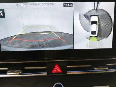 2024 Hyundai Elantra — photo 16 view