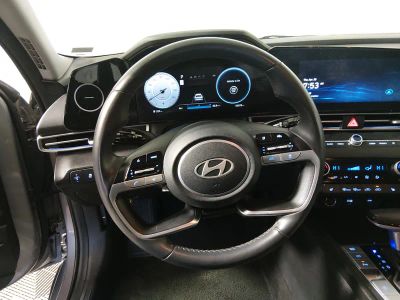 2024 Hyundai Elantra — photo 12 view