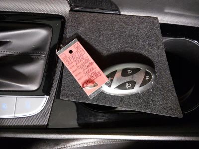 2024 Hyundai Elantra — photo 15 view