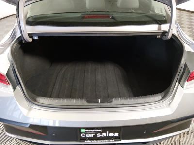 2024 Hyundai Elantra — photo 11 view