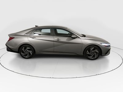 2024 Hyundai Elantra — photo 8 view