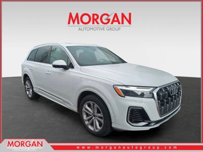 2025 Audi Q7 55 Premium Plus — front three-quarter view